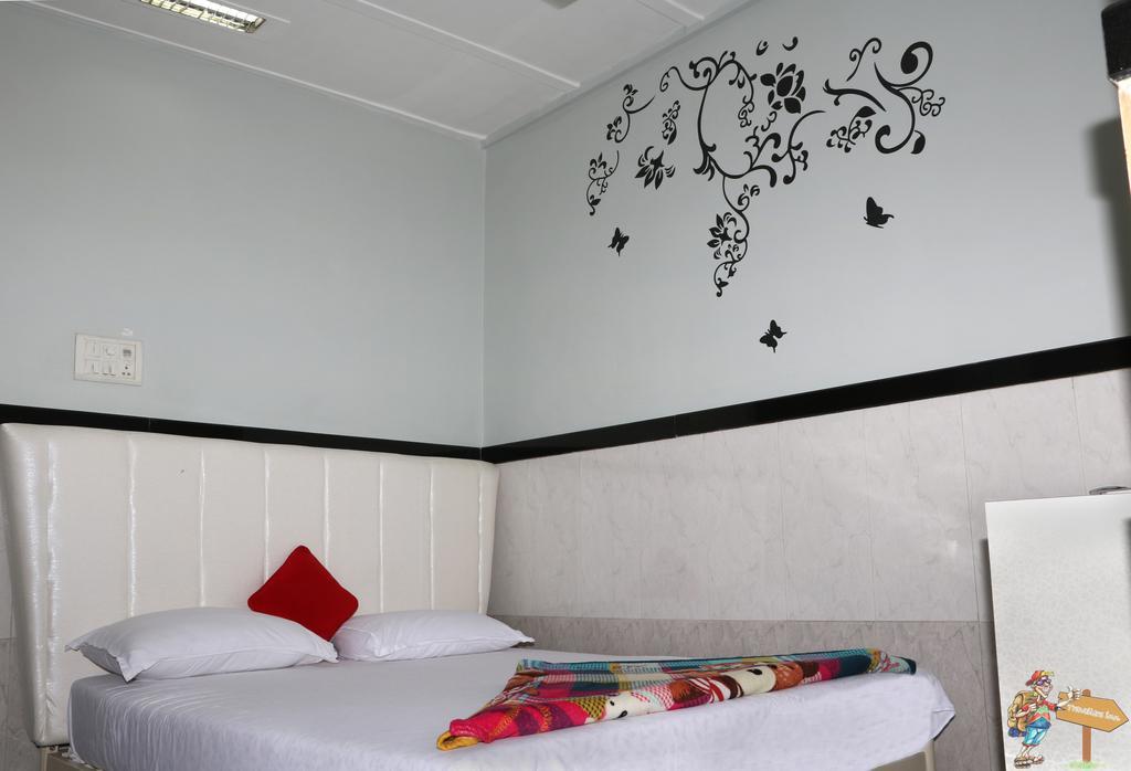 Traveller'S Inn Hotel - Fort Bombaj Zewnętrze zdjęcie